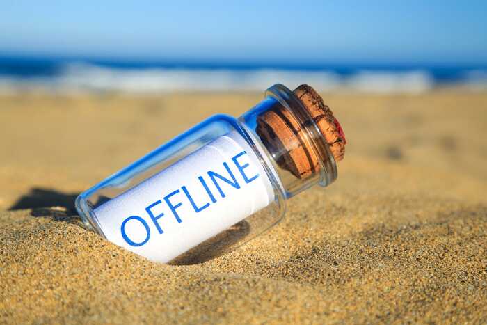 Message 'offline' in a bottle at the beach